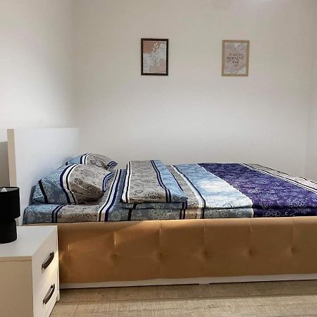 The Best Apartament Central Hunedoara Bagian luar foto